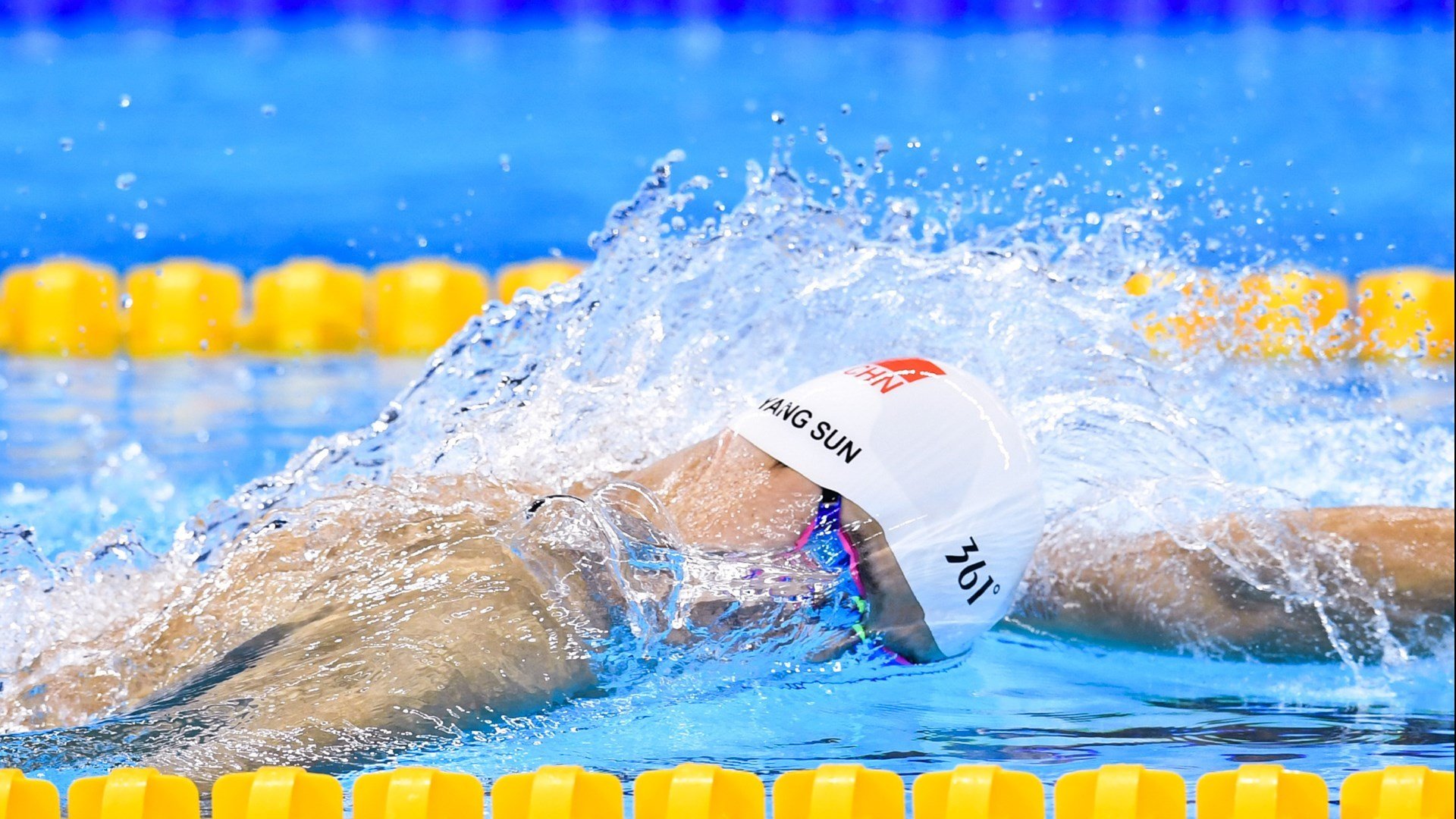 伊朗男排击败中国,三连冠加冕,伊朗男排主攻