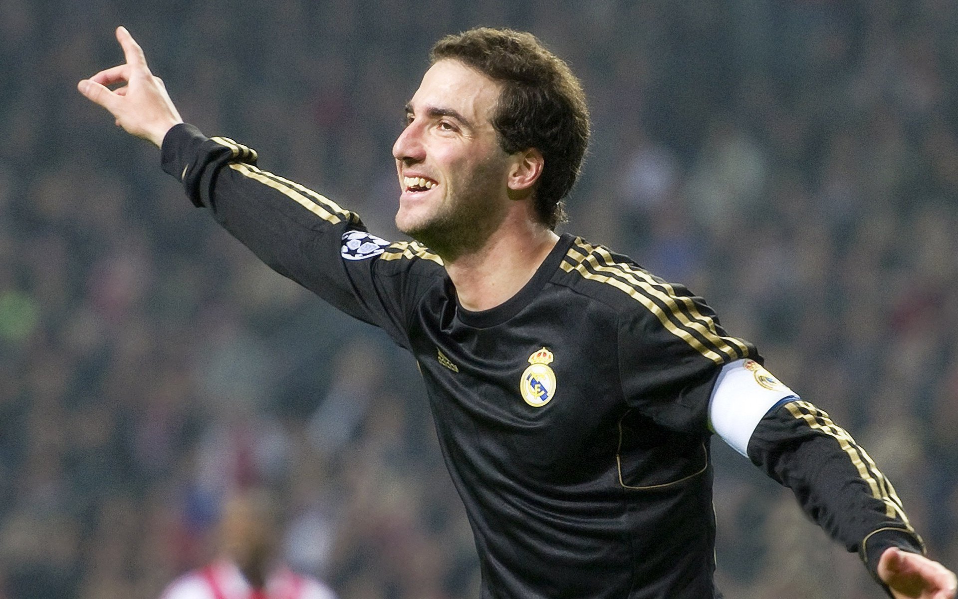 伊朗男排击败中国，三连冠加冕，伊朗男排主攻